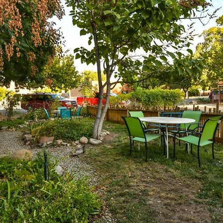 Lodge 5 - Downtown Location. Studio With Shared Hot Tub. Minutes To Arches N.P. Moab Bagian luar foto