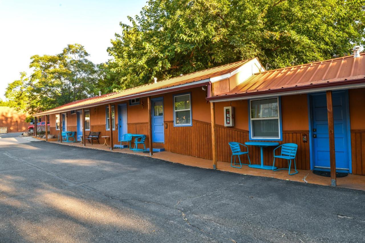 Lodge 5 - Downtown Location. Studio With Shared Hot Tub. Minutes To Arches N.P. Moab Bagian luar foto