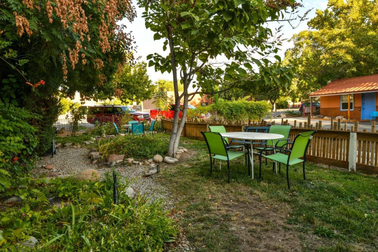 Lodge 5 - Downtown Location. Studio With Shared Hot Tub. Minutes To Arches N.P. Moab Bagian luar foto