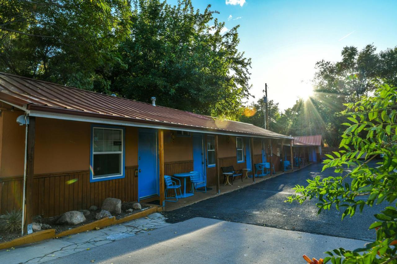 Lodge 5 - Downtown Location. Studio With Shared Hot Tub. Minutes To Arches N.P. Moab Bagian luar foto